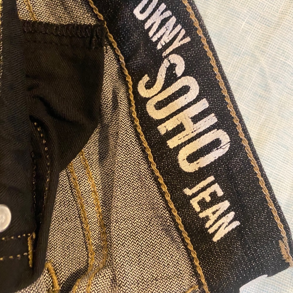 Gorgeous DKNY Soho Jeans - Picture 2 of 8